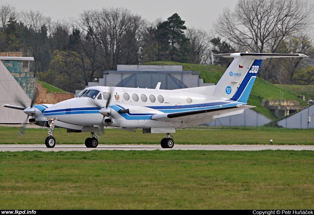 Junker – Beech Super King Air 300LW OK-GTJ