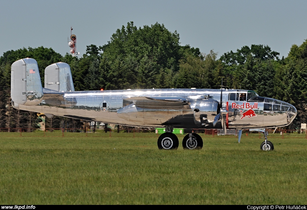 The Flying Bulls – North American B-25J N6123C