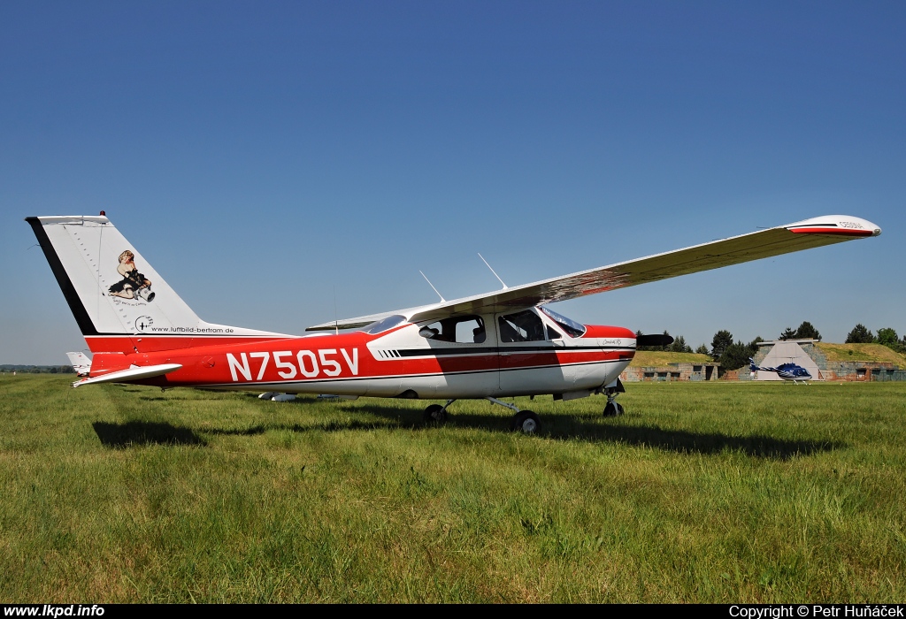 Private/Soukrom – Cessna 177RG N7505V
