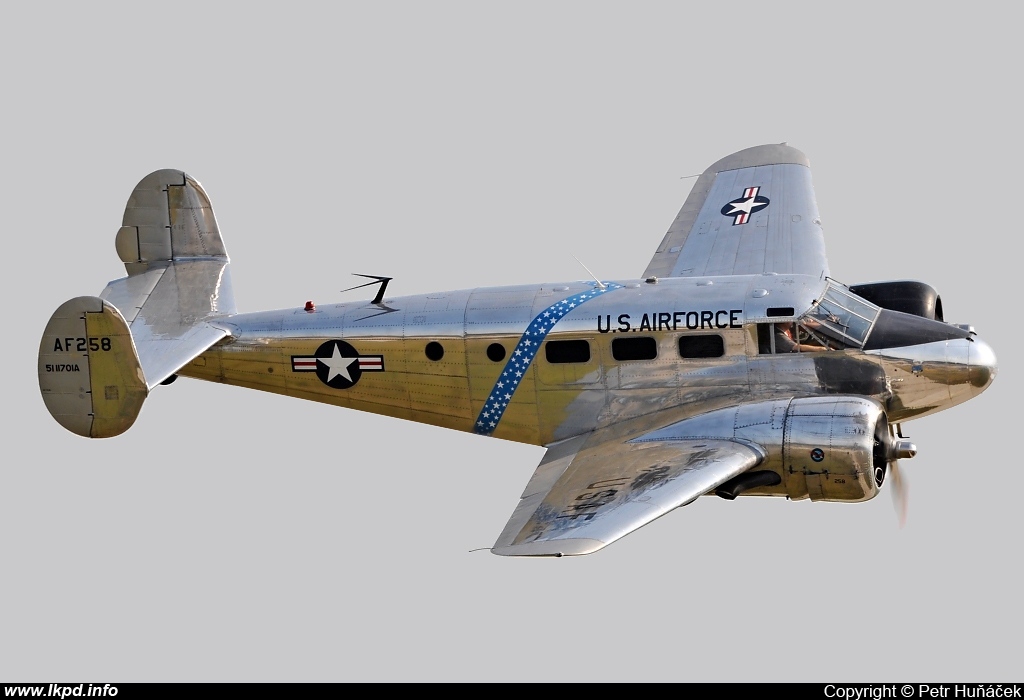 Private/Soukrom – Beech C-45H Expeditor G-BSZC