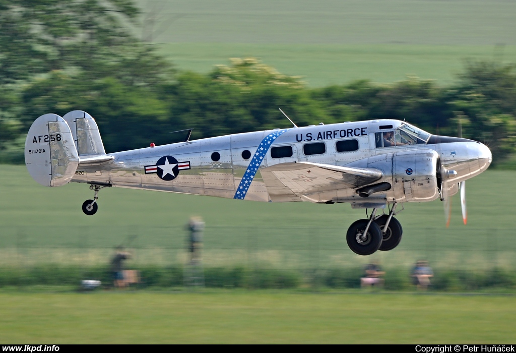 Private/Soukrom – Beech C-45H Expeditor G-BSZC