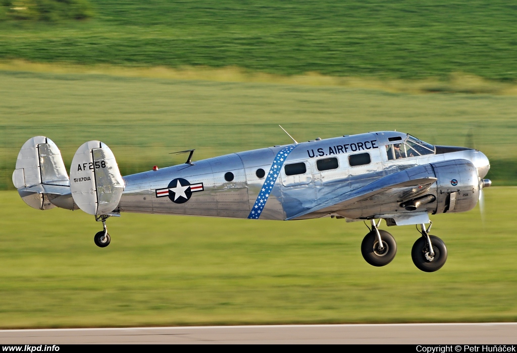 Private/Soukrom – Beech C-45H Expeditor G-BSZC