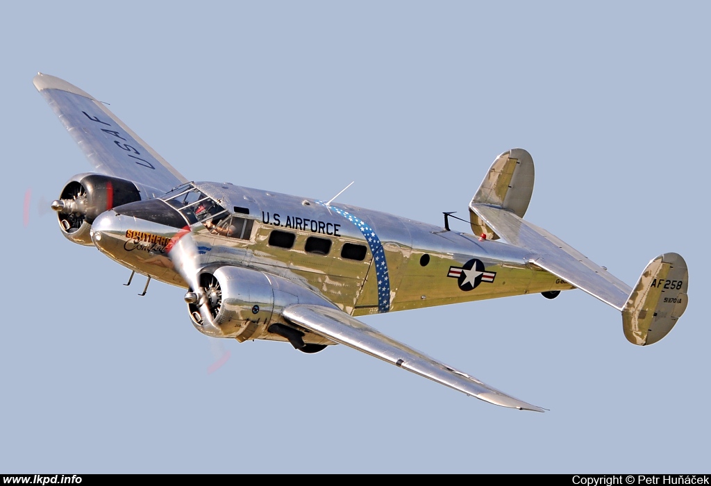 Private/Soukrom – Beech C-45H Expeditor G-BSZC