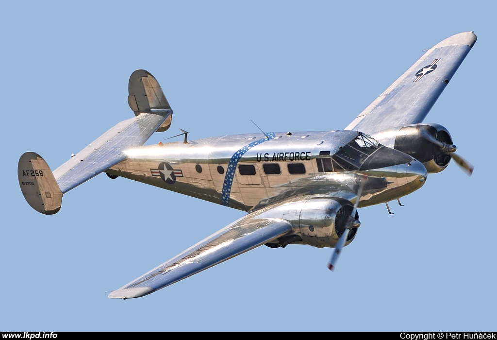 Private/Soukrom – Beech C-45H Expeditor G-BSZC