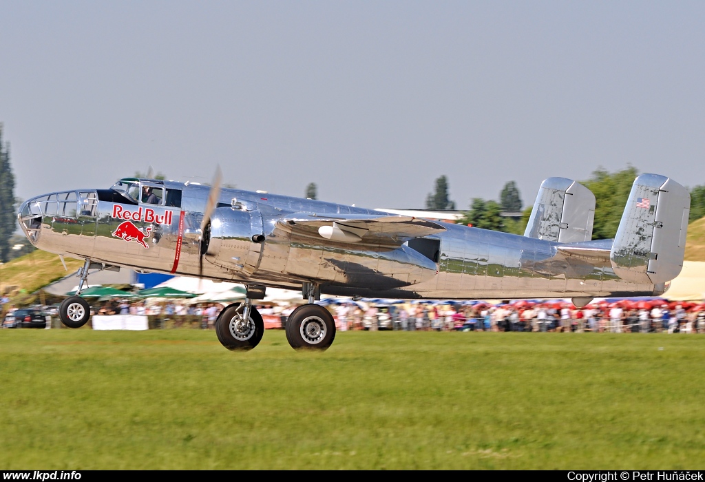 The Flying Bulls – North American B-25J N6123C