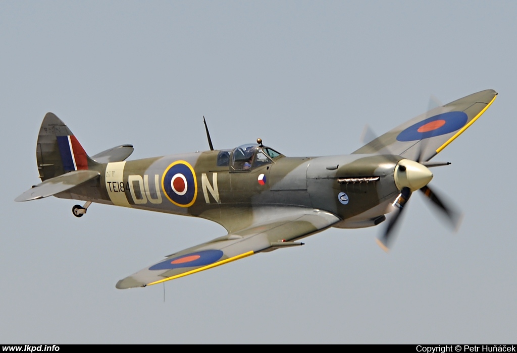 Private/Soukrom – Supermarine 361 Spitfire LF16E G-MXVI