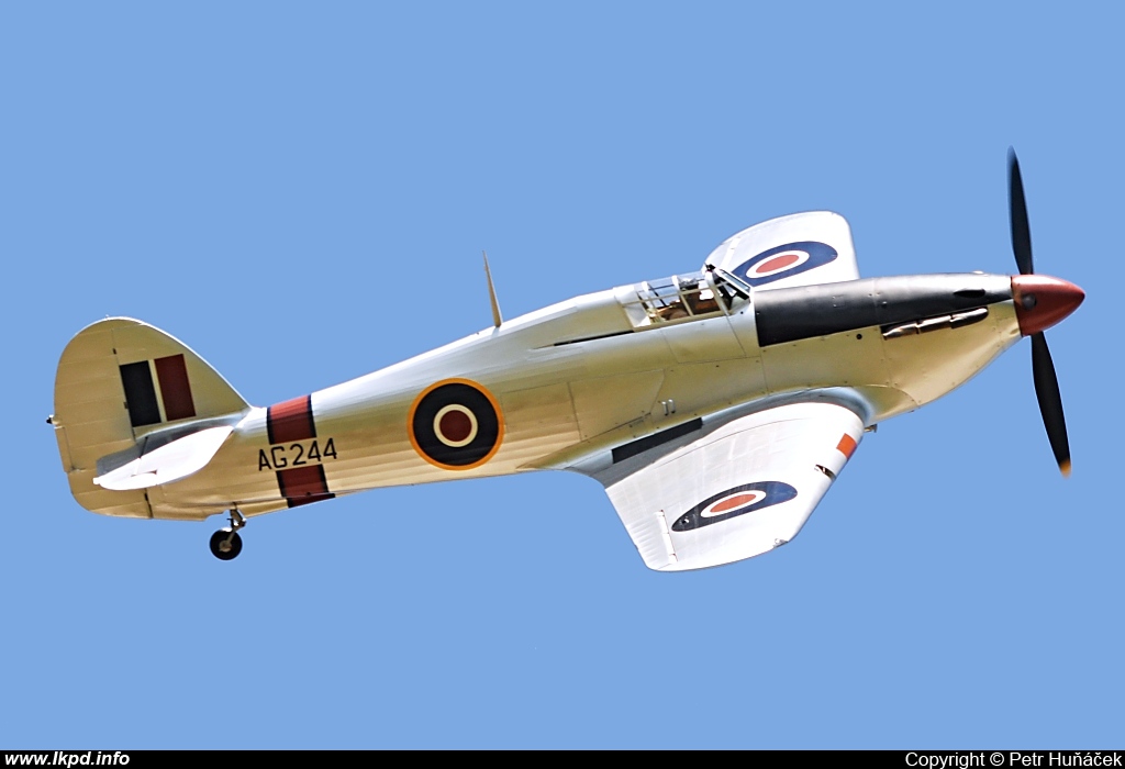 Private/Soukrom – Hawker Mk12A Hurricane G-CBOE