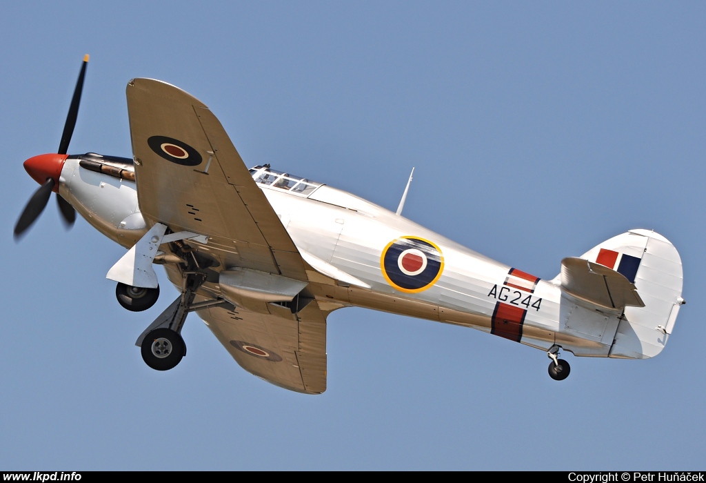 Private/Soukrom – Hawker Mk12A Hurricane G-CBOE