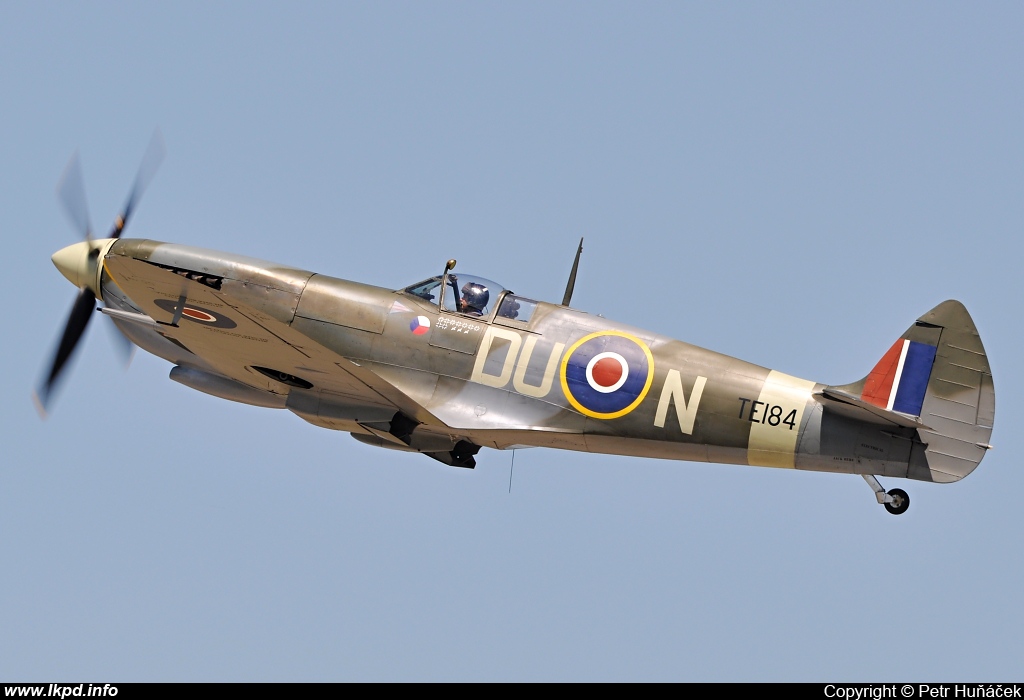 Private/Soukrom – Supermarine 361 Spitfire LF16E G-MXVI