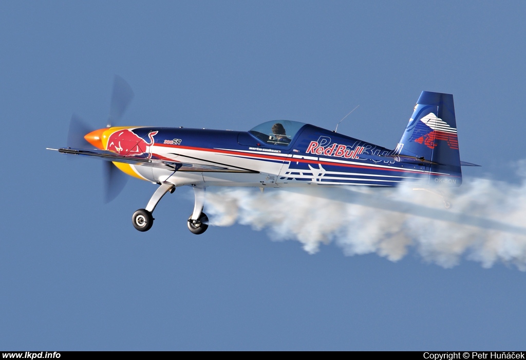 The Flying Bulls – Extra EA-300SR OK-SON