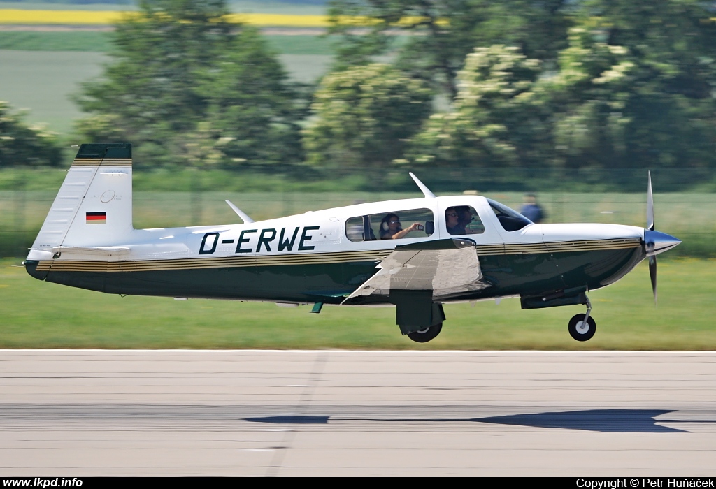 Private/Soukrom – Mooney M-20R Ovation D-ERWE