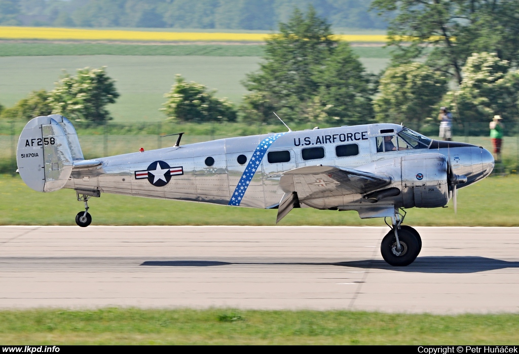 Private/Soukrom – Beech C-45H Expeditor G-BSZC