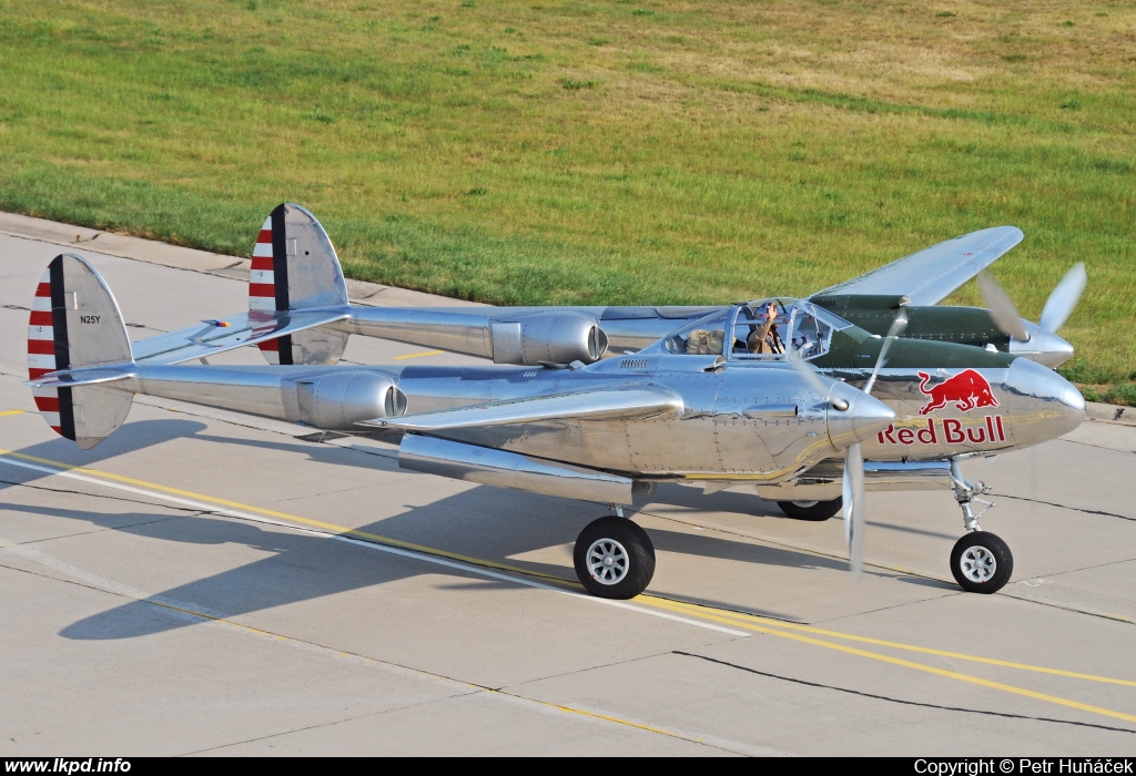 The Flying Bulls – Lockheed P-38L Lightning N25Y