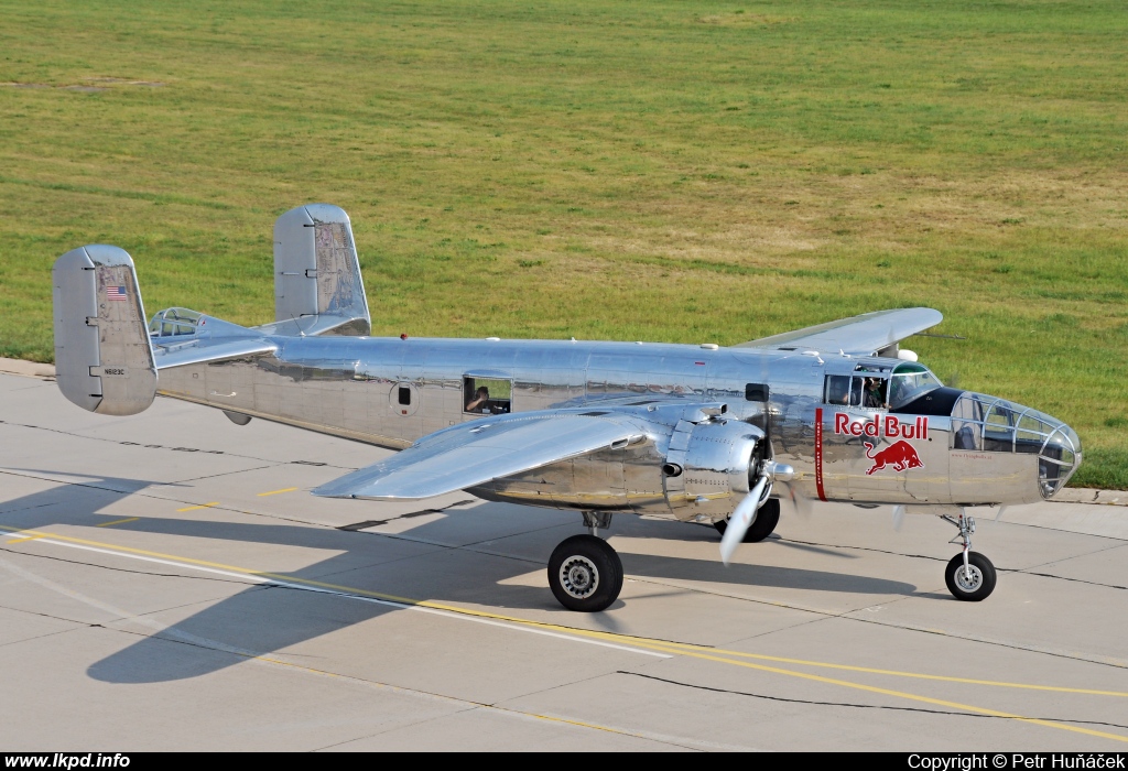 The Flying Bulls – North American B-25J N6123C