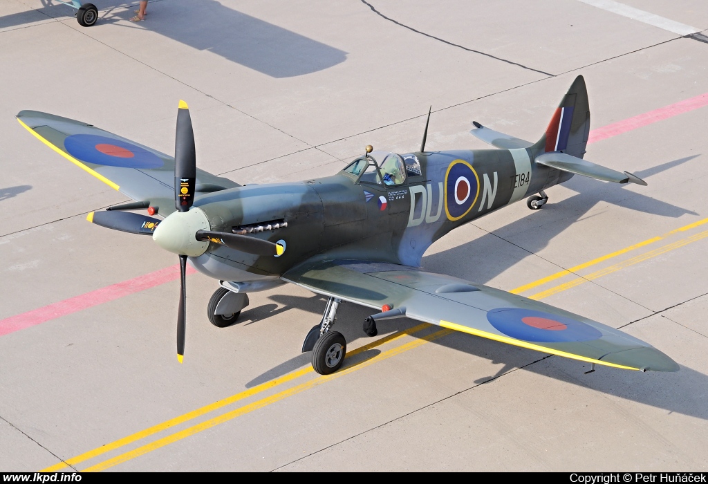 Private/Soukrom – Supermarine 361 Spitfire LF16E G-MXVI