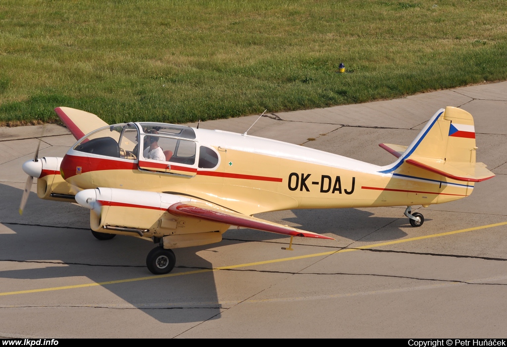 Private/Soukrom – Let Aero Ae-145 OK-DAJ