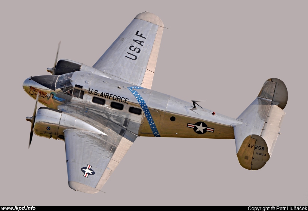 Private/Soukrom – Beech C-45H Expeditor G-BSZC