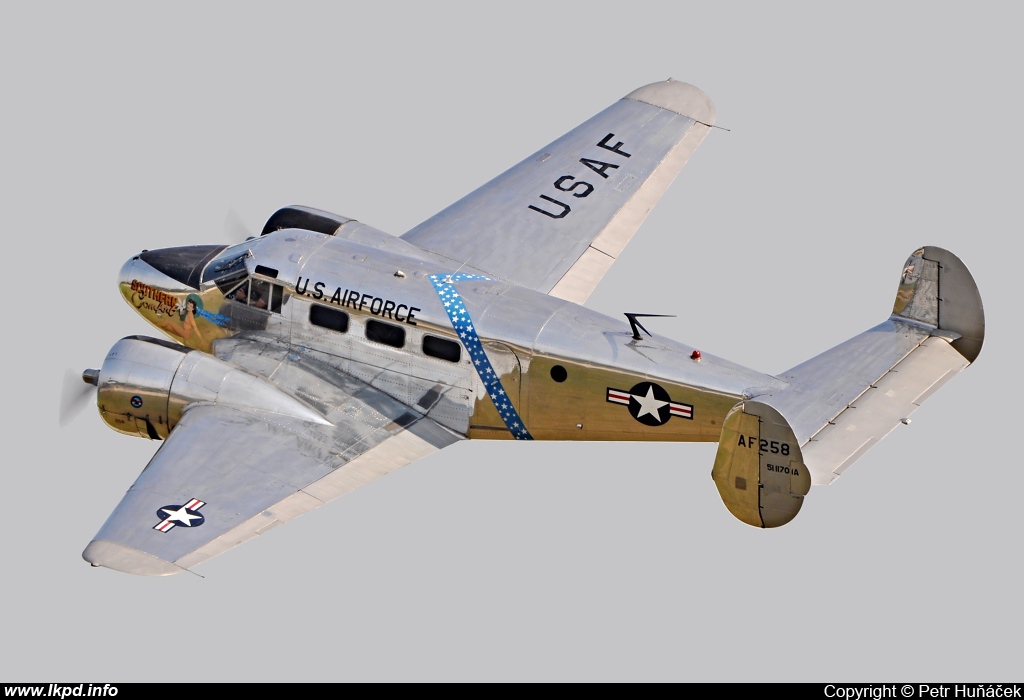 Private/Soukrom – Beech C-45H Expeditor G-BSZC