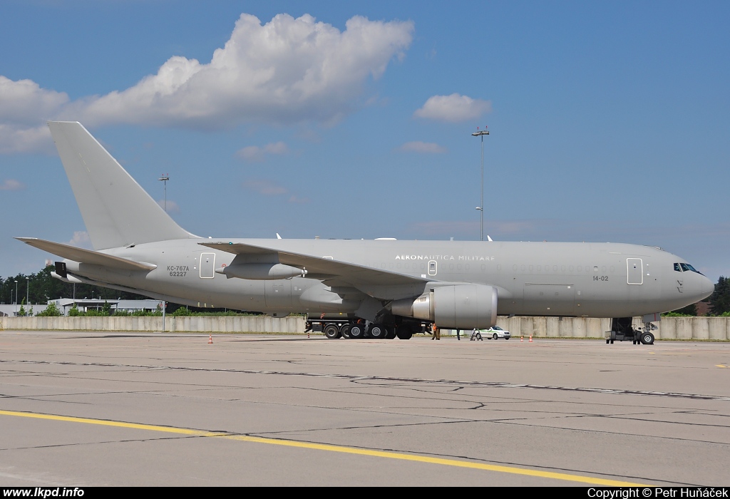 Italy Air Force – Boeing KC-767A (767-2EY/ER) MM62227