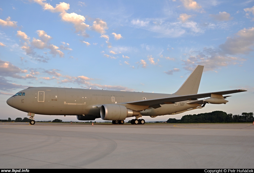 Italy Air Force – Boeing KC-767A (767-2EY/ER) MM62227