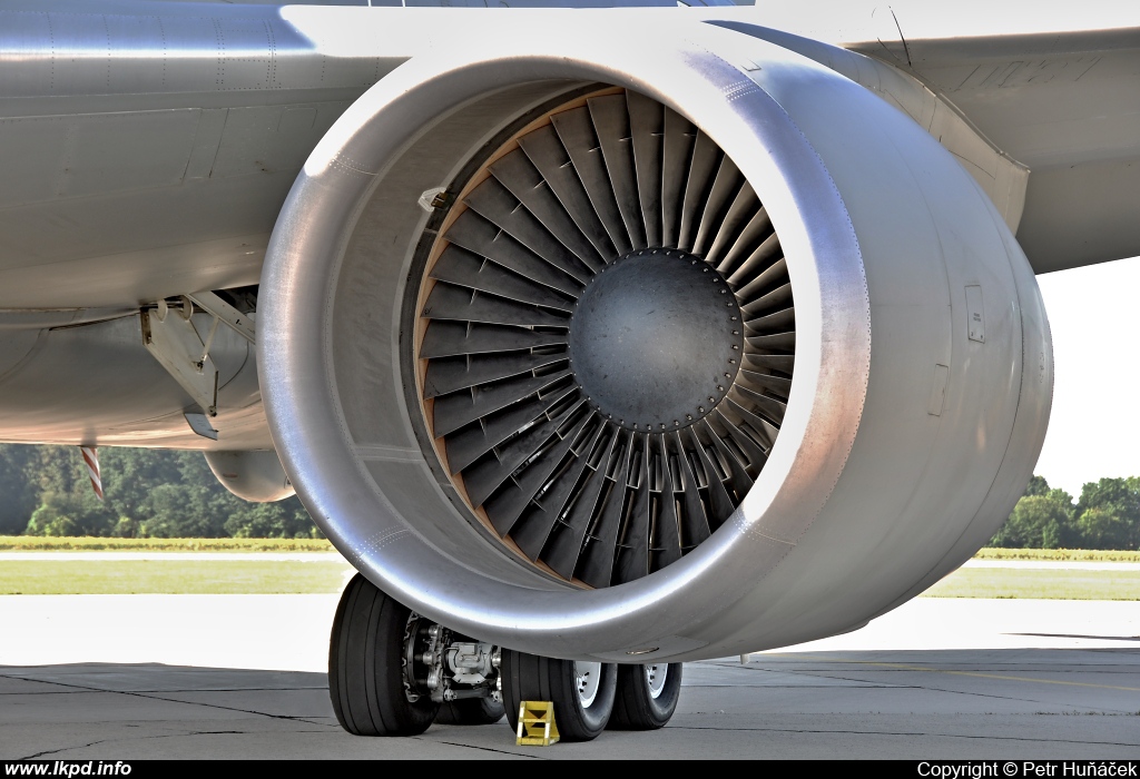 Italy Air Force – Boeing KC-767A (767-2EY/ER) MM62227