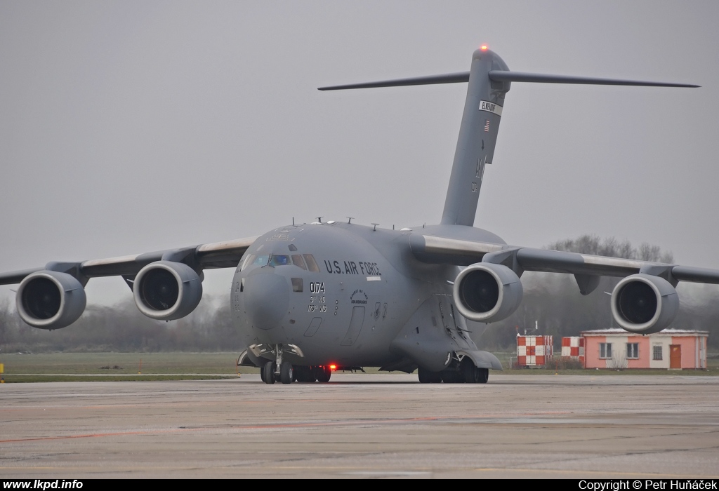 USAF – McDonnell Douglas C-17A Globemaster 00-0174