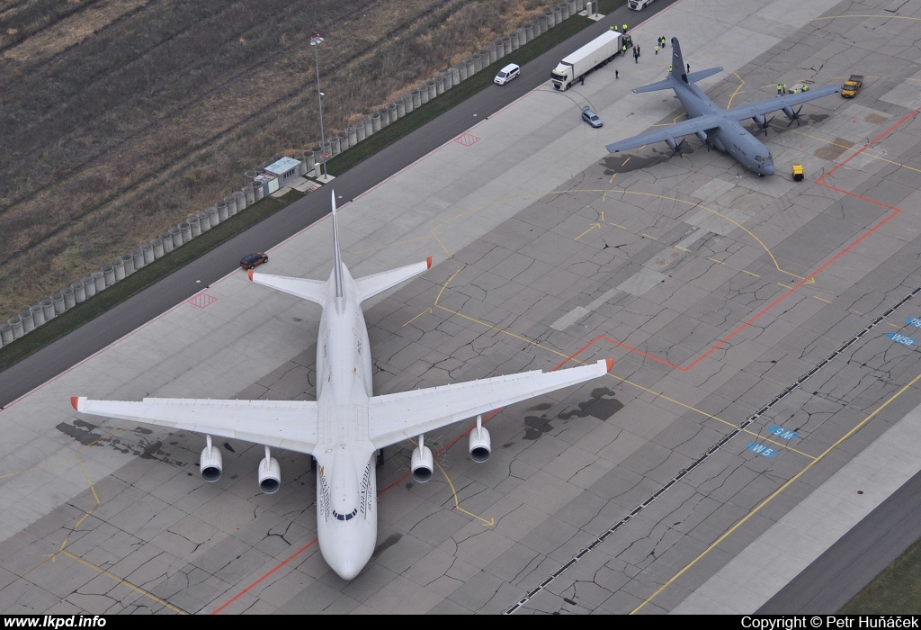 Maximus Air Cargo – Antonov AN-124-100 UR-ZYD