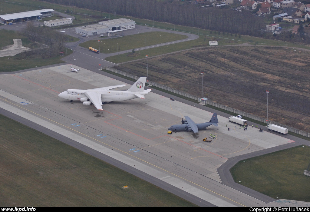 Maximus Air Cargo – Antonov AN-124-100 UR-ZYD