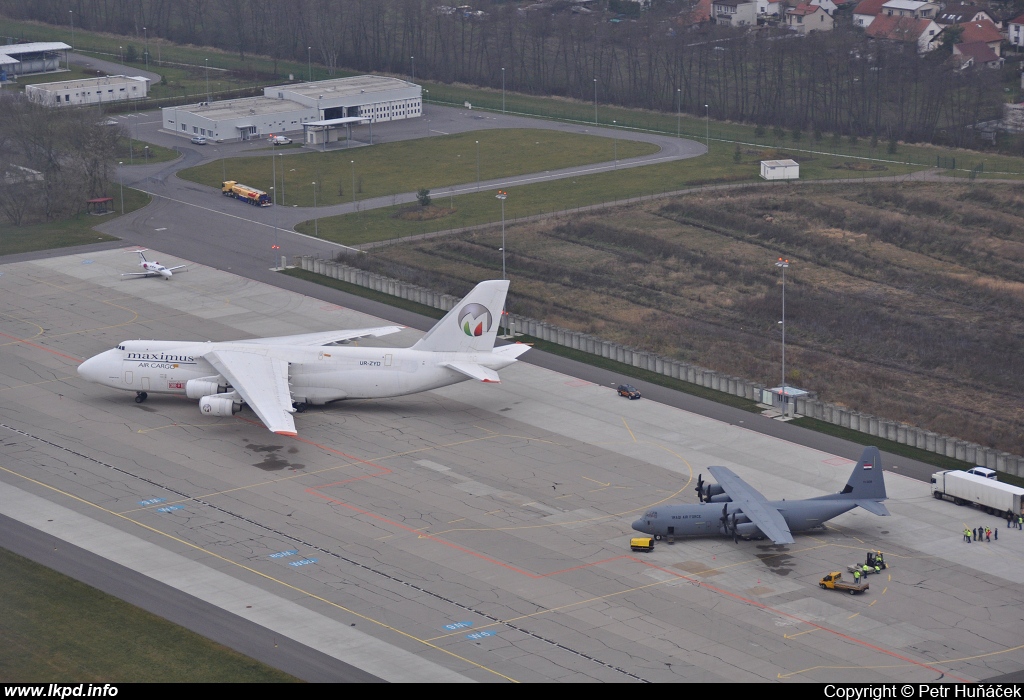 Maximus Air Cargo – Antonov AN-124-100 UR-ZYD