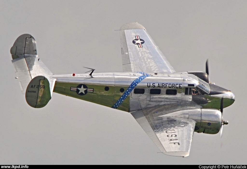 Private/Soukrom – Beech C-45H Expeditor G-BSZC