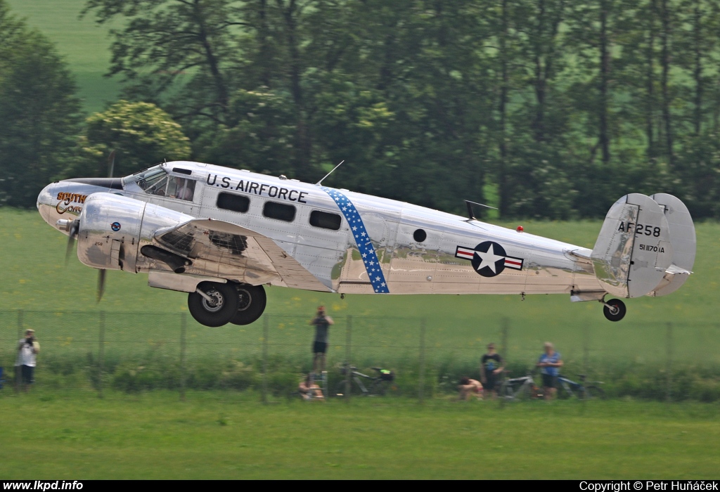 Private/Soukrom – Beech C-45H Expeditor G-BSZC