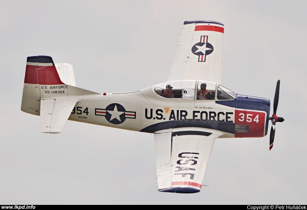 Private/Soukrom – North American T-28B N1328B