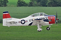 Private/Soukrom – North American T-28B N1328B