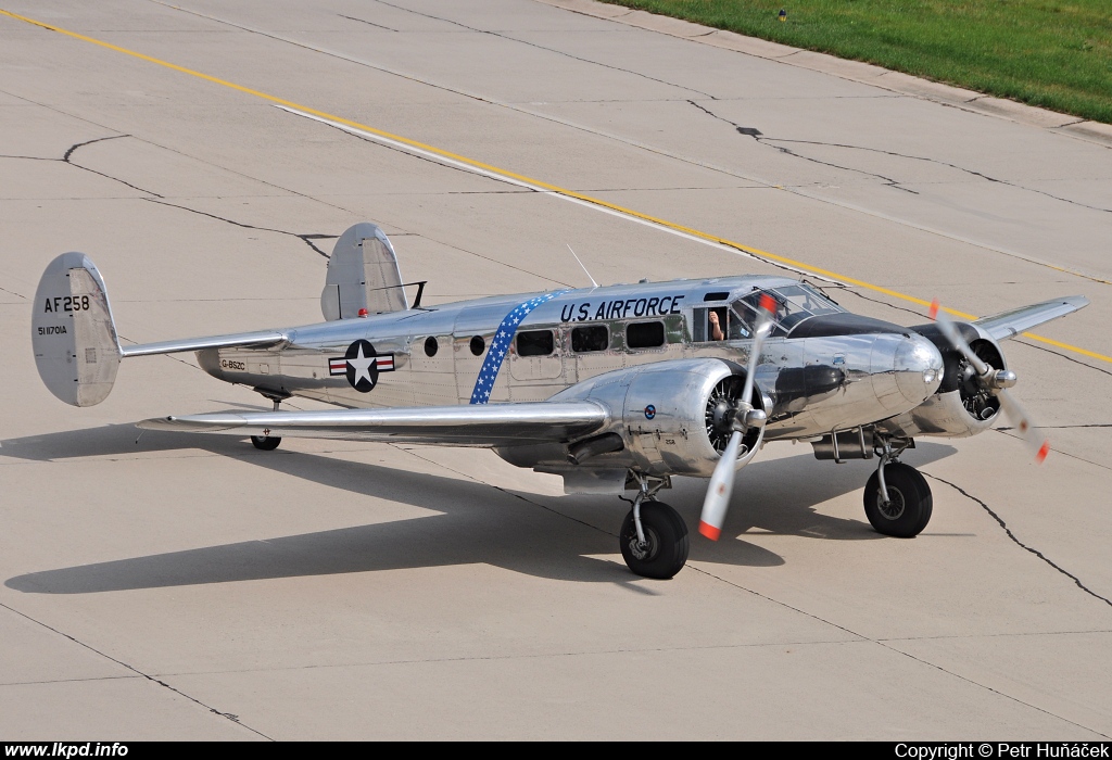 Private/Soukrom – Beech C-45H Expeditor G-BSZC