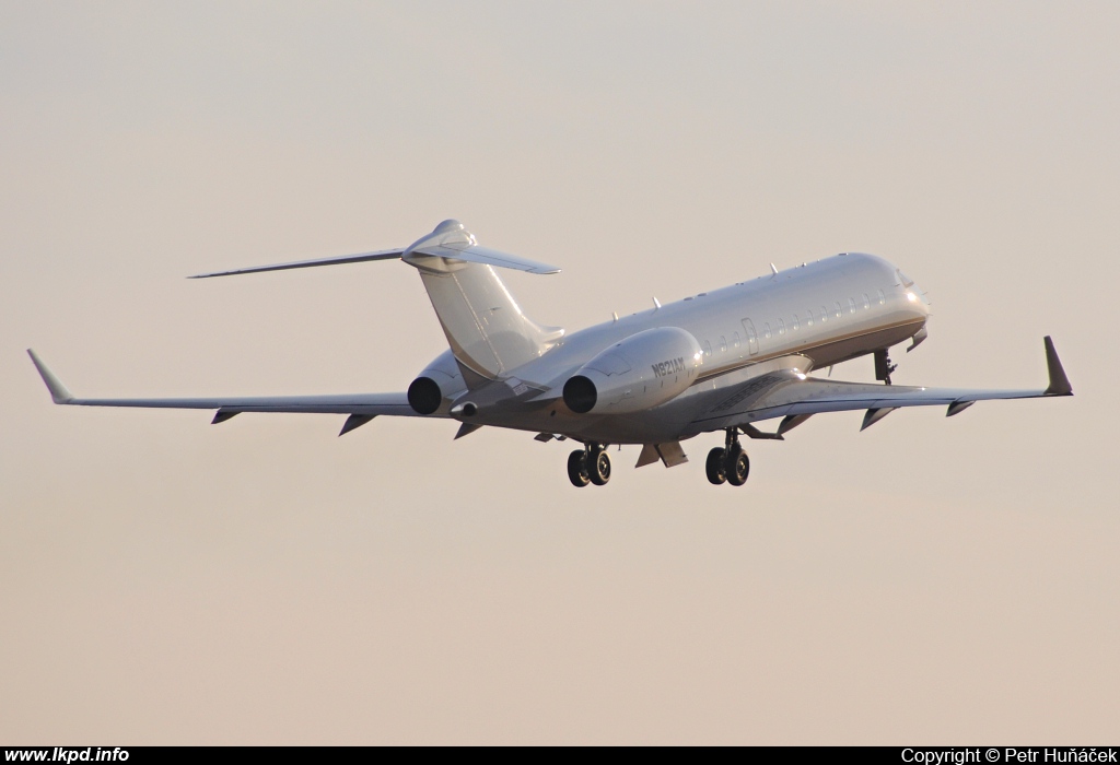 FJ900 – Bombardier BD700-1A11 Global 5000 N821AM