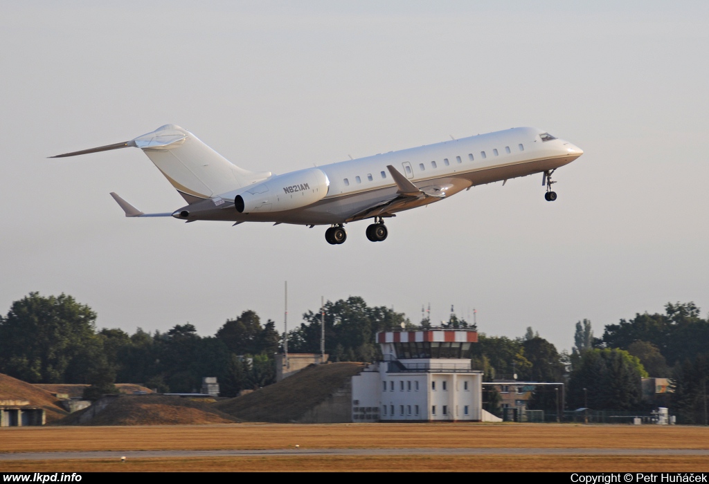 FJ900 – Bombardier BD700-1A11 Global 5000 N821AM