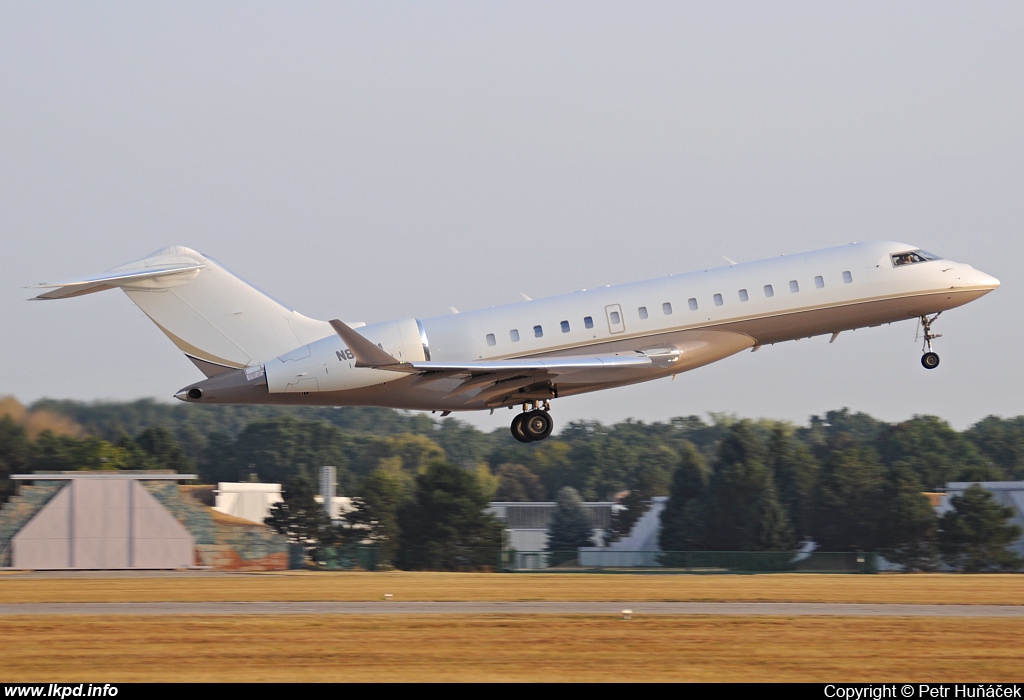 FJ900 – Bombardier BD700-1A11 Global 5000 N821AM