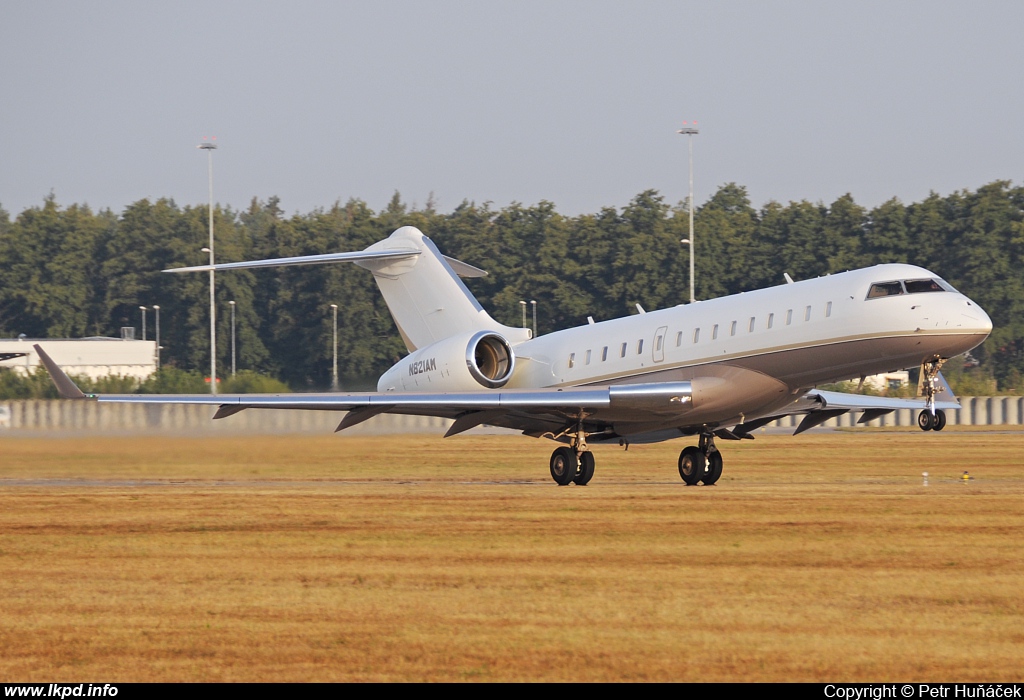 FJ900 – Bombardier BD700-1A11 Global 5000 N821AM