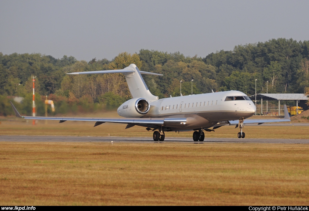 FJ900 – Bombardier BD700-1A11 Global 5000 N821AM