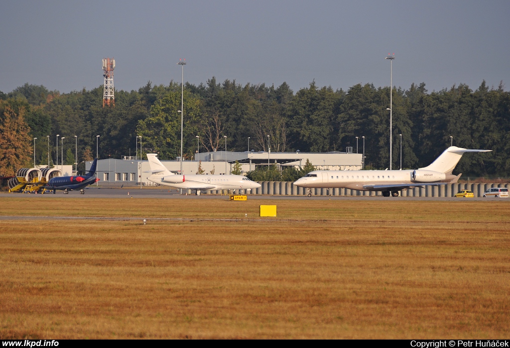 FJ900 – Bombardier BD700-1A11 Global 5000 N821AM