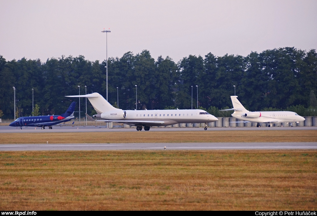 FJ900 – Bombardier BD700-1A11 Global 5000 N821AM