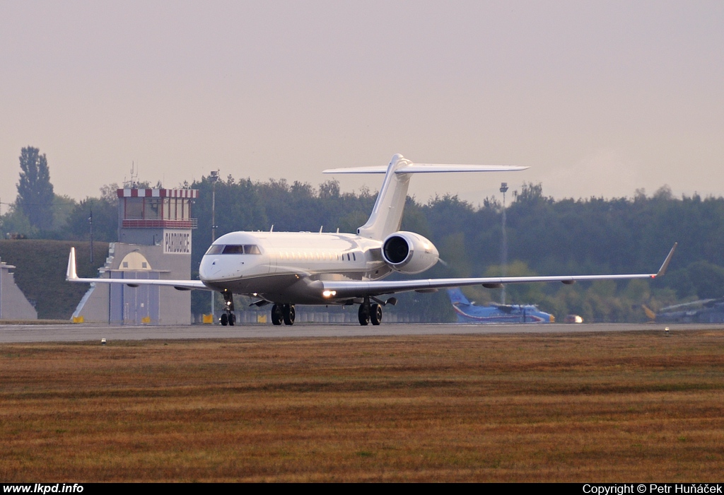 FJ900 – Bombardier BD700-1A11 Global 5000 N821AM