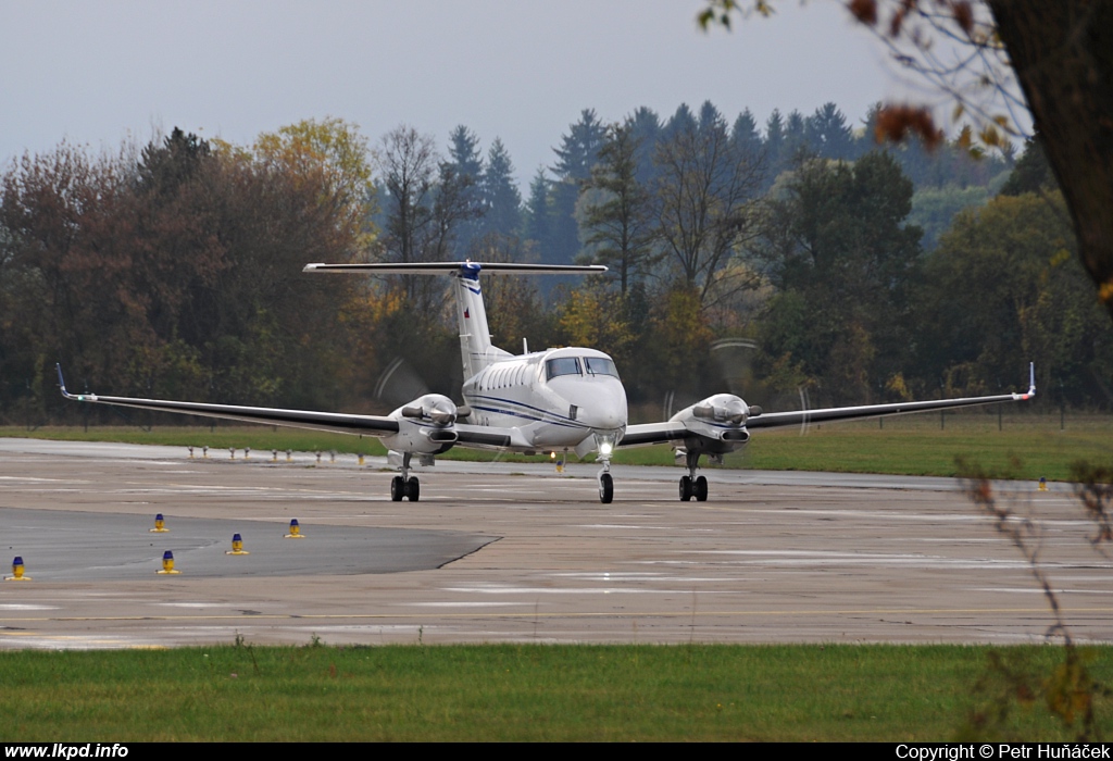 Aerotaxi – Beech 350 OK-HLB