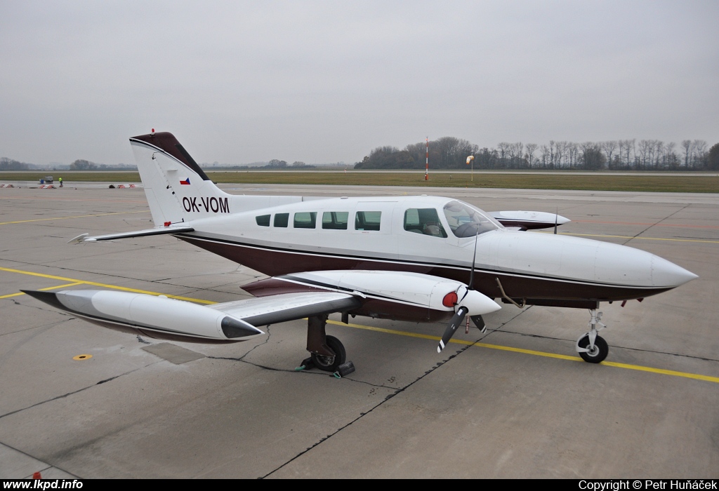 Georeal – Cessna C402B OK-VOM