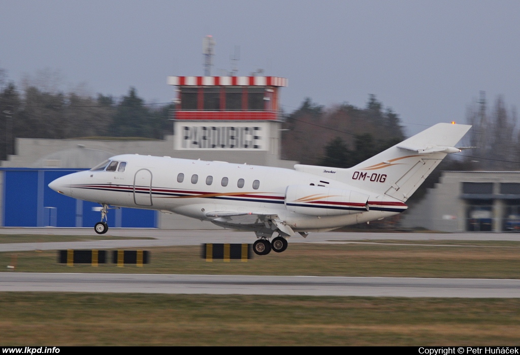 Tatra Jet – Raytheon Hawker 800XP OM-OIG