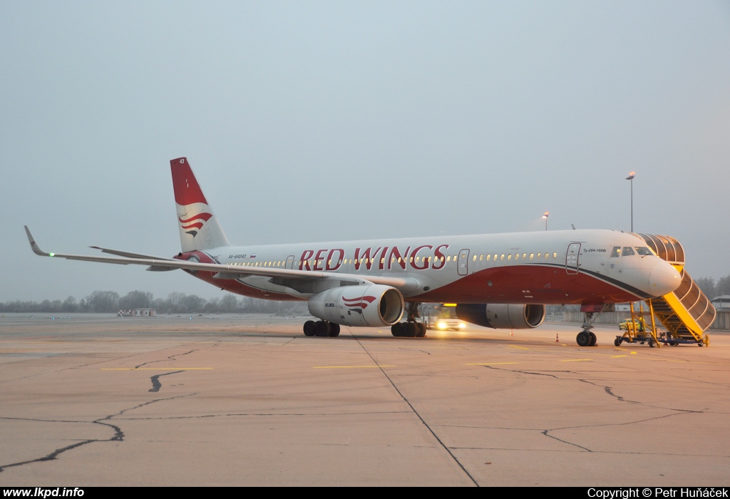 Red Wings – Tupolev TU-204-100V RA-64043