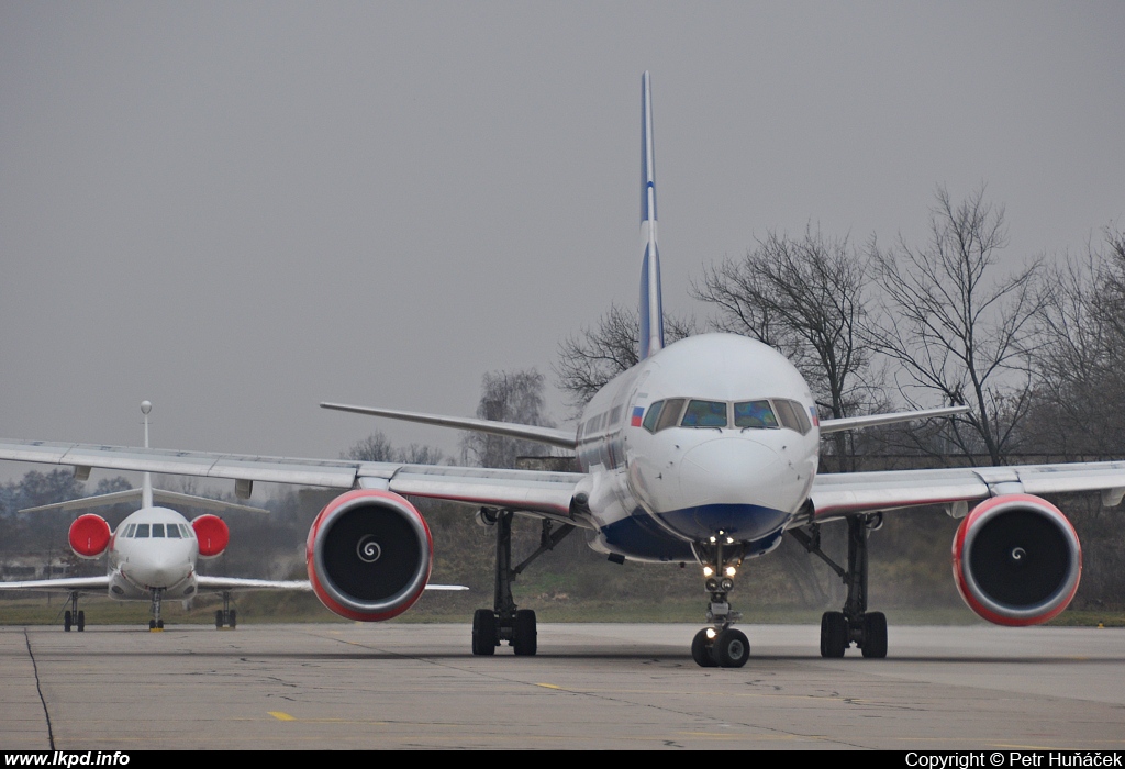 Azur Air – Boeing B757-2Q8 VQ-BKF