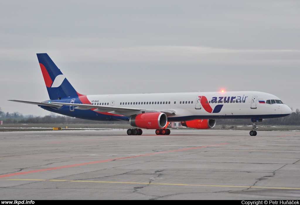 Azur Air – Boeing B757-28A VP-BAS