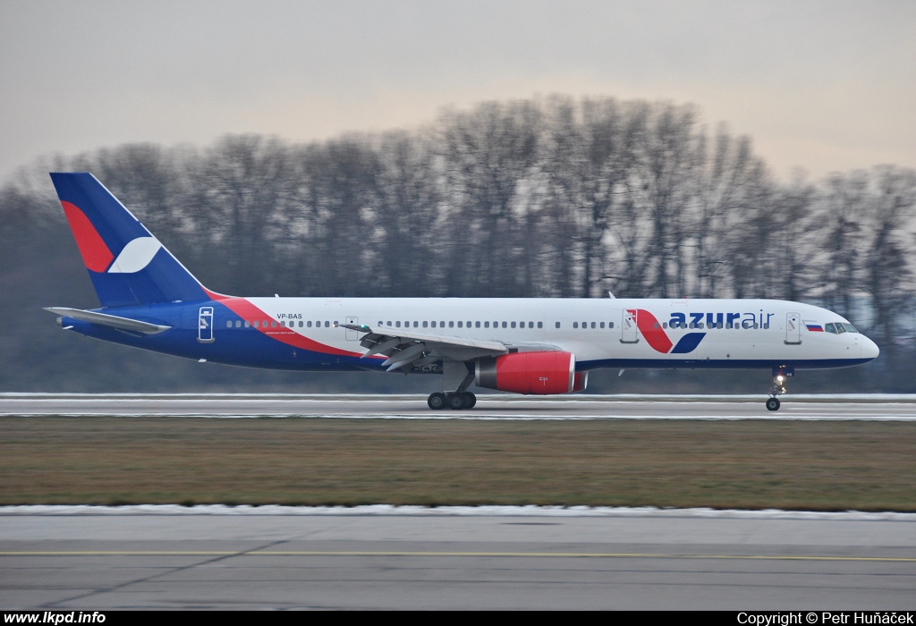 Azur Air – Boeing B757-28A VP-BAS