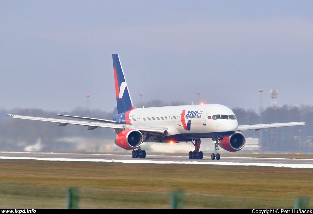 Azur Air – Boeing B757-28A VP-BAS